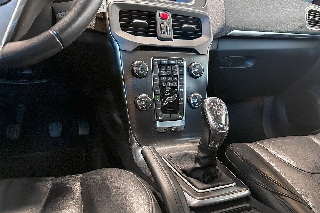 Volvo V40 D2 Summum Minnesstolar B-Kamera Dragkrok Kamrembytt