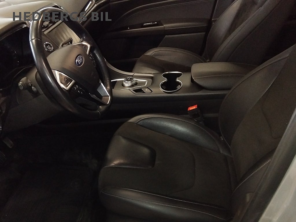 Ford Mondeo Kombi 2.0 EcoBlue AWD SelectShift Titanium thumbnail
