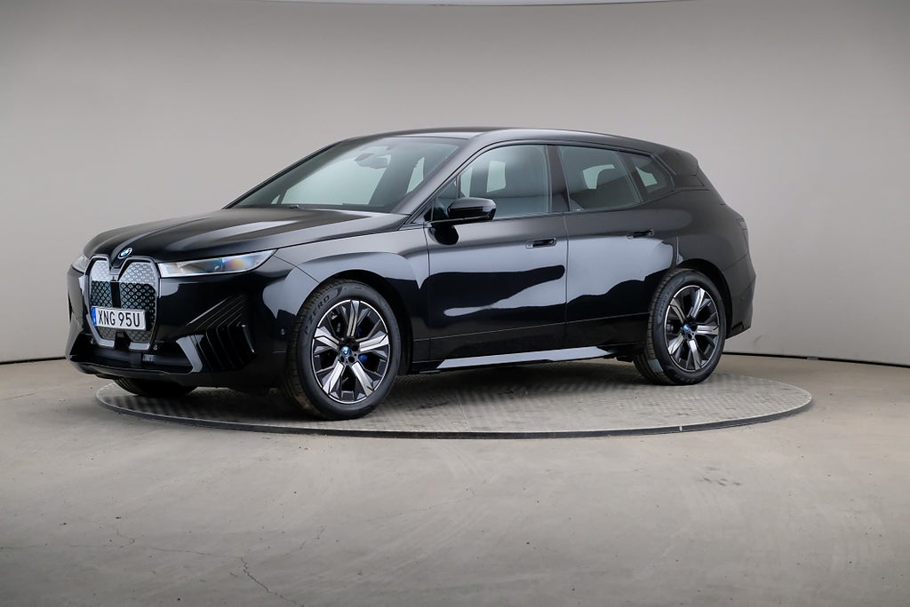 BMW iX xDrive40e 326hk Innovation H/K Luft Drag