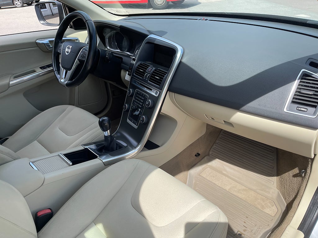 Volvo XC60 D3 Momentum 136 hk dragkrok, NY KAMREM