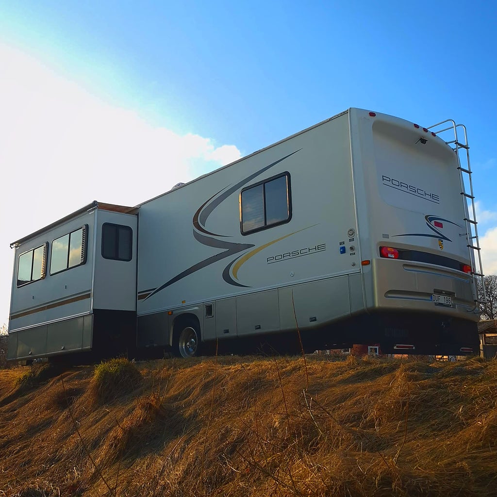 Ford Four Windsport 35 V10 / Slideout / Dragkrok / 3690 kr/månaden