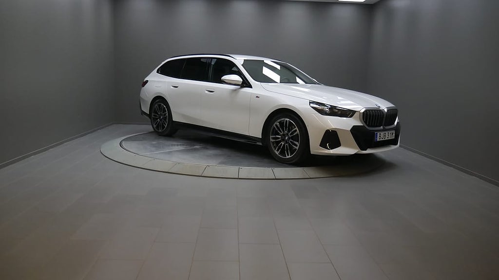 BMW 520 d xDrive Touring MW M Sport Business Edition / Värmare /D...