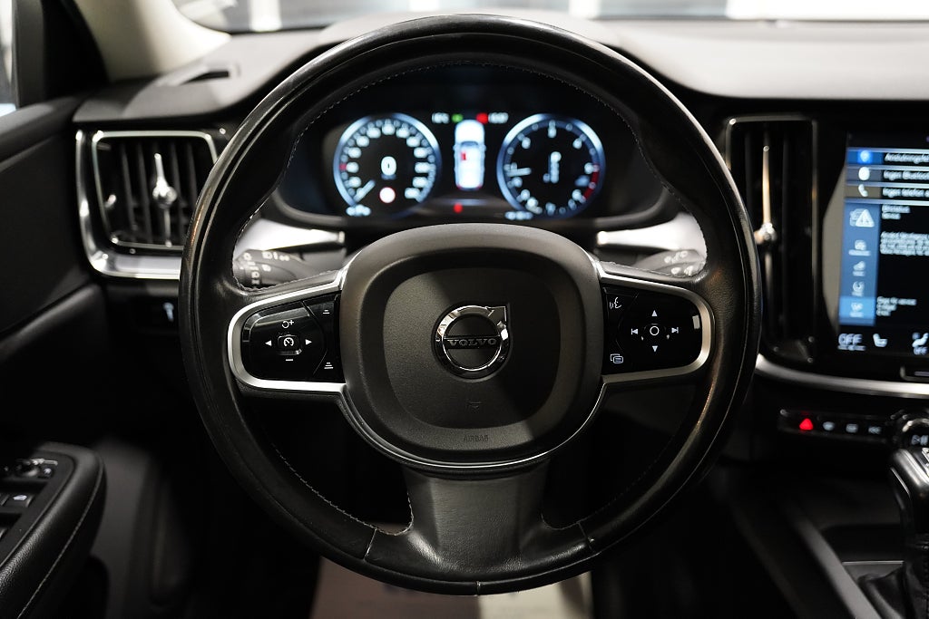 Volvo V60 Cross Country D4 AWD 190hk Momentum D-värm Drag VOC P-sens MOMS