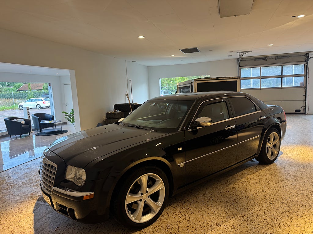 Chrysler 300C 3.5 V6 ny servad lågmil välvårdad 