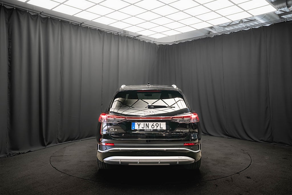 Audi Q4 E-Tron 45 QUATTRO S-LINE KAMERA HEAD-UP SONOS 1-ÄGARE MOMS