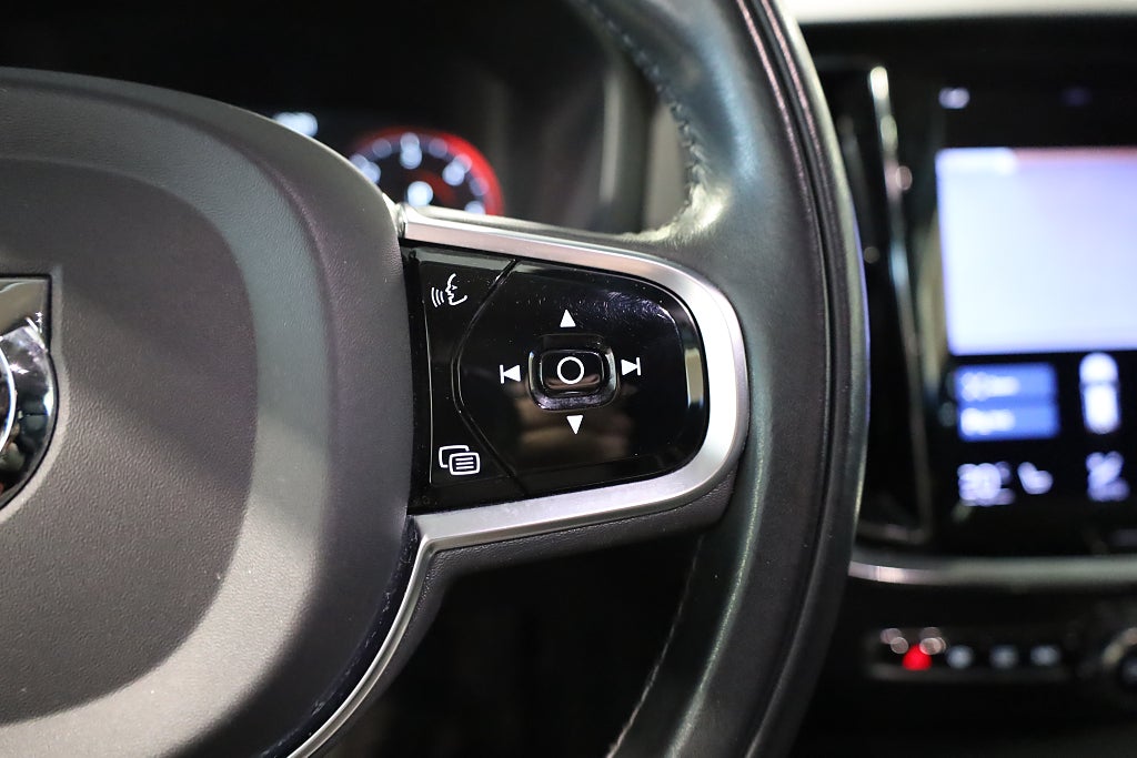 Volvo V60 D4 AWD Geartronic Momentum H/K Navi Kamera Leasbar 2021