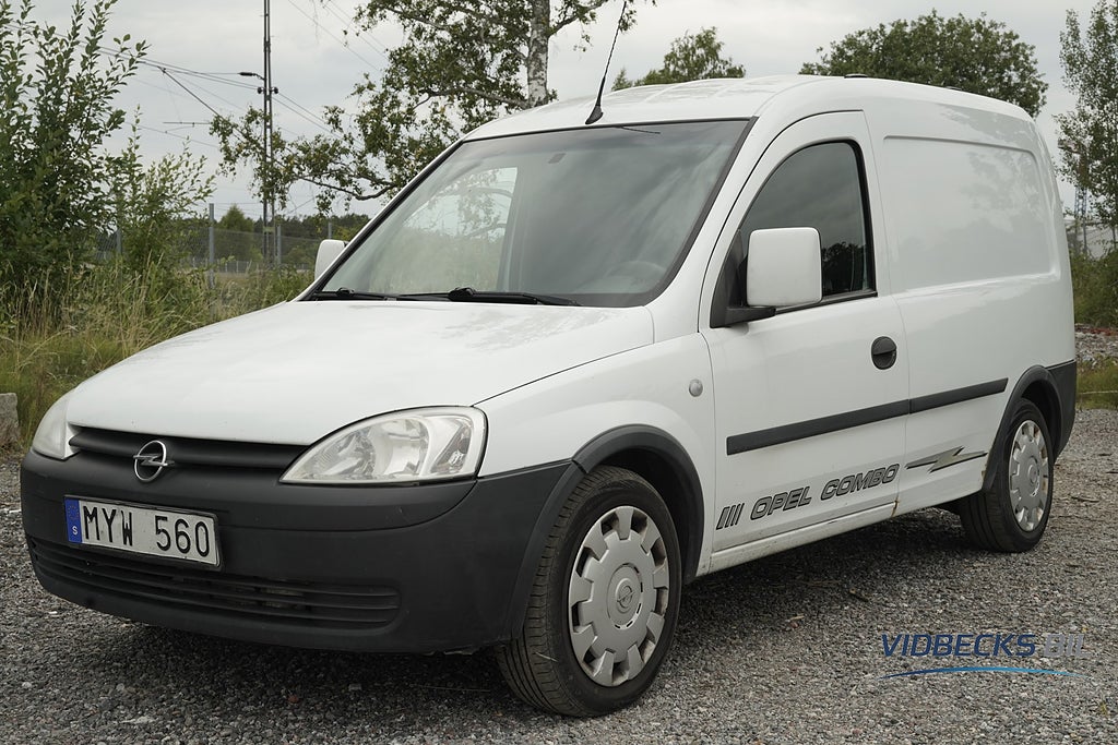 Opel Combo 1.3 CDTI ecoFLEX – Nybesiktigad – Dragkrok – Låg skatt