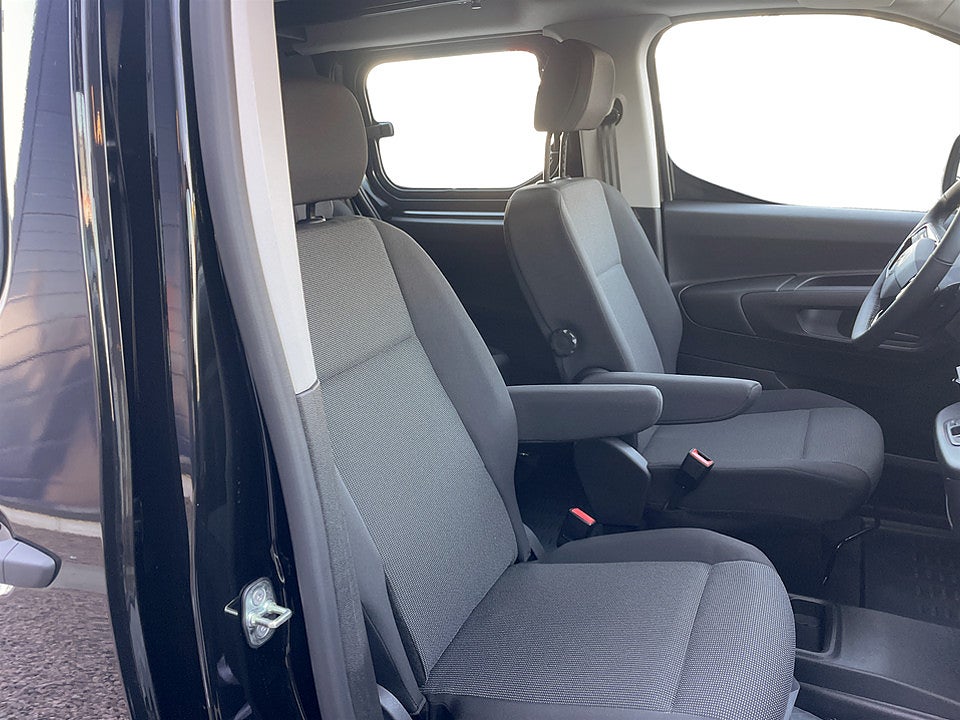 Bild på Citroën Berlingo Crew Cab 130hk Aut - EDITION! SERVICE & V-HJUL INGÅR!