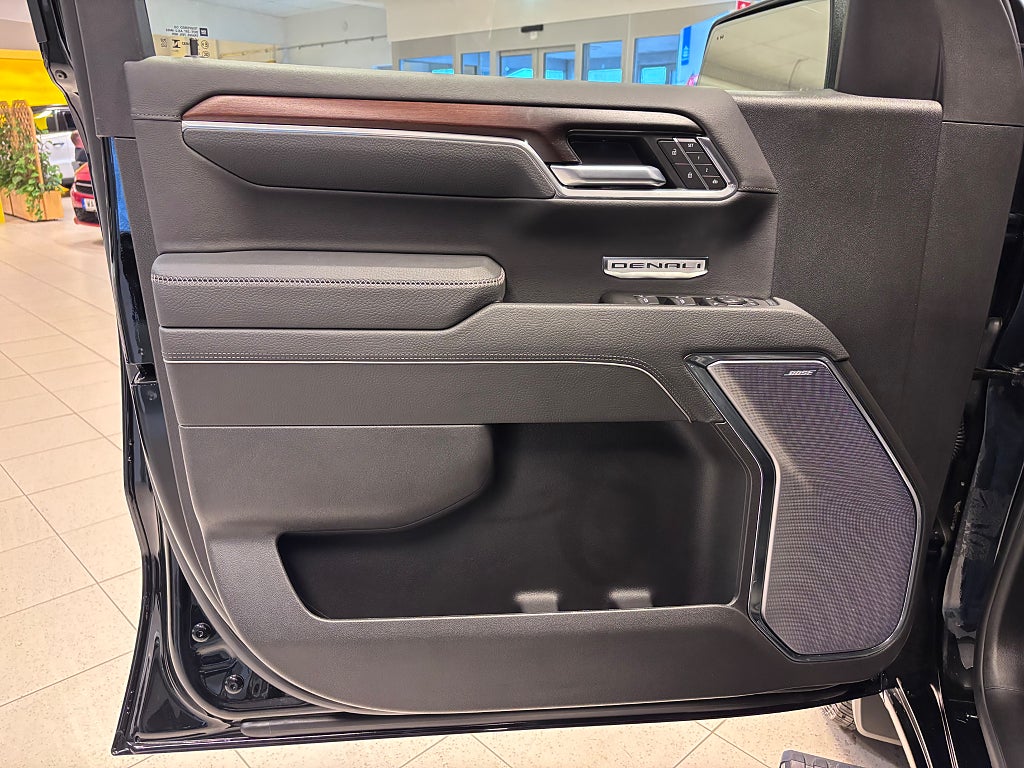 GMC Denali 2026 - miniatyr 10