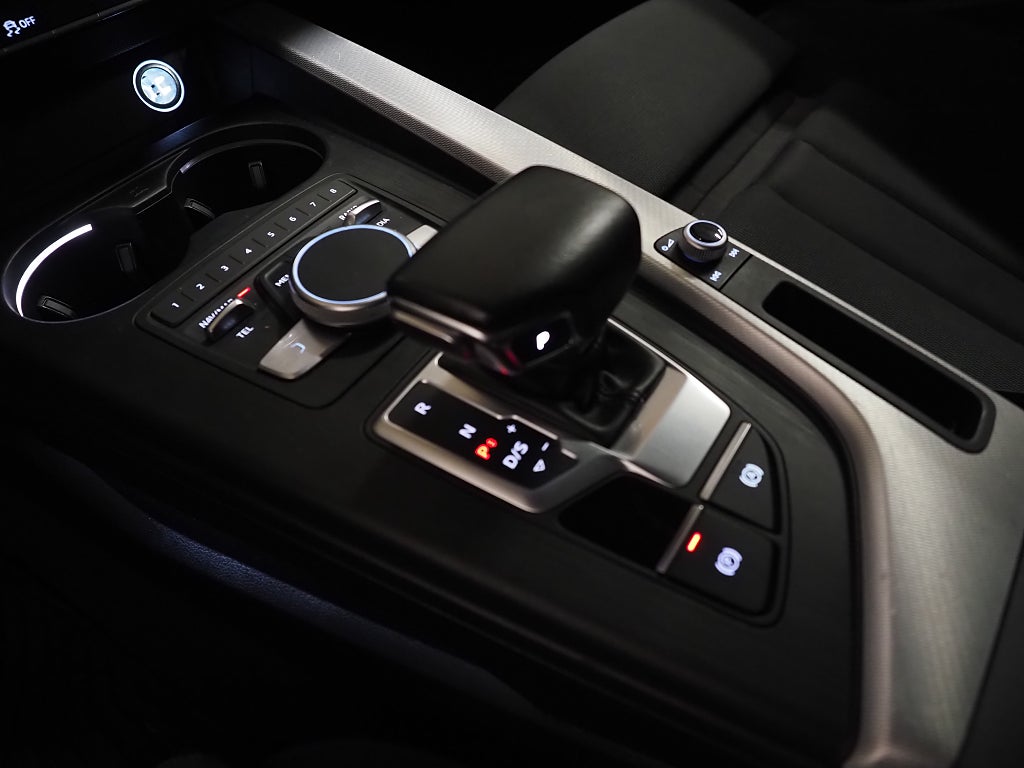 Audi A4 Avant 2.0 TDI Quattro S Tronic Cockpit Navi Kamera Drag 2018