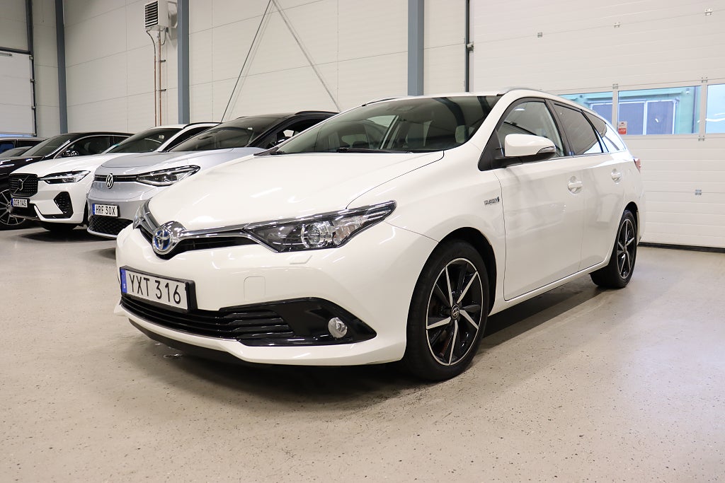 Toyota Auris Touring Sports Hybrid Intense Edition B-Kam 136hk