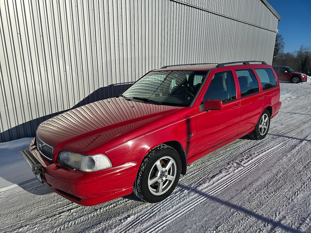 Volvo V70 2.4 GLT Nyservad/Lev nybesiktad