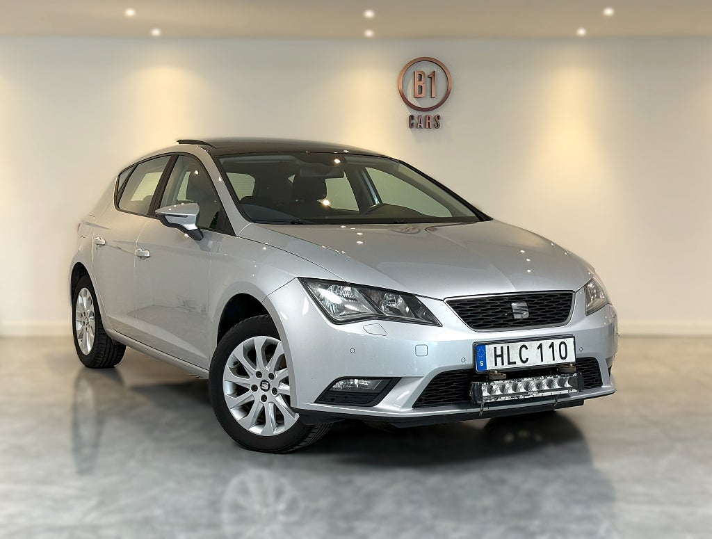 Seat Leon 1.2 TSI  NYBESIKTIGAD NYSERVAD PANORAMA 