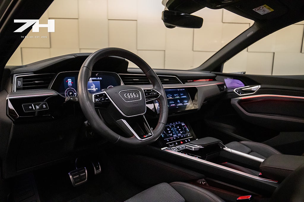 Audi q8-e-tron Q8 55 e-tron quattro S line / Luftfjädring / HuD / Dra