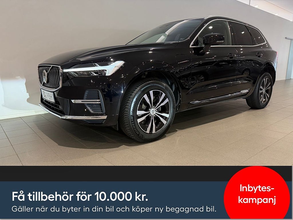 Volvo XC60 Recharge T6 Core Edition / Panorama tak / Navi...