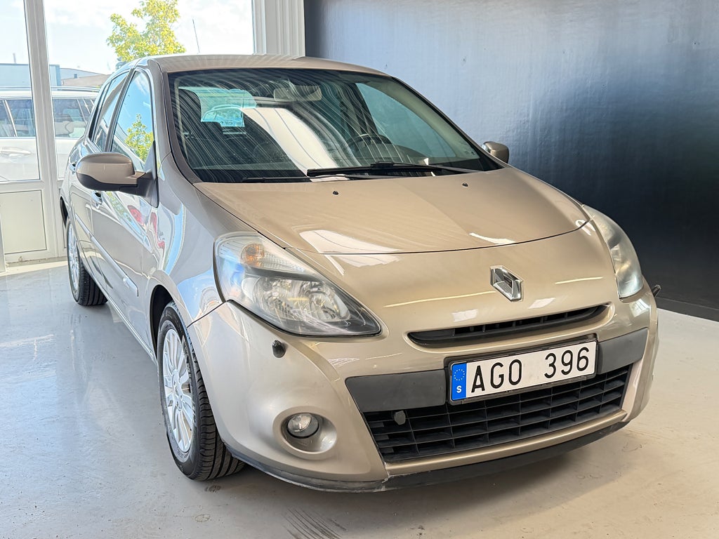 Renault Clio 1.2 75hk | AC | Lågmil | Nyservad