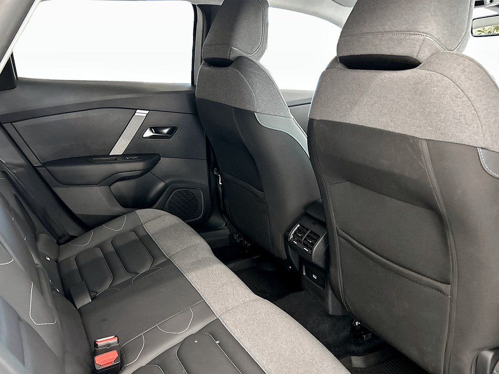 Bild på Citroën C4 X Shine 1.2 PT 130hk Aut - 360-KAMERA, CARPLAY