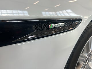 Jaguar XE 20d AWD R-Sport/S&V-hjul/Värmare/Drag/Psensorer