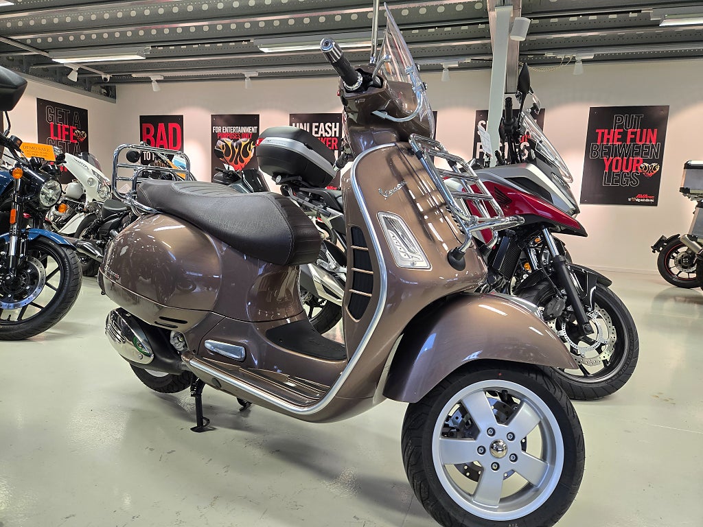 Vespa 300 GTS 