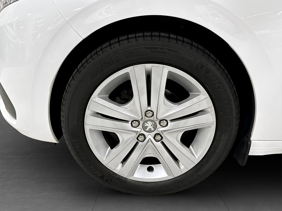 Bild på Peugeot 208 Style 5D 1.2 PT 82hk PANO BACKSENSORER