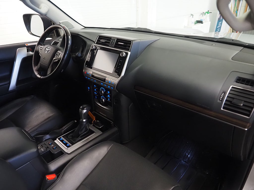 Toyota Land Cruiser 2.8 D-4D 4WD 177hk Premium Drag Skinn D-Värm 360° N 2020