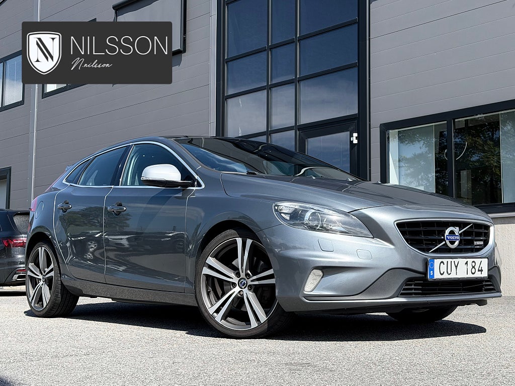 Volvo V40 T5 245hk Geartronic R-Design Pano Värmare Drag Läder