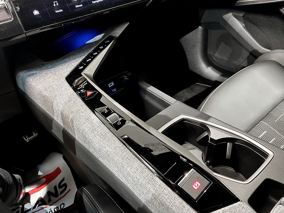 Bild på Peugeot 5008 GT Hybrid 145hk Aut - NYA VINTERHJUL INGÅR!