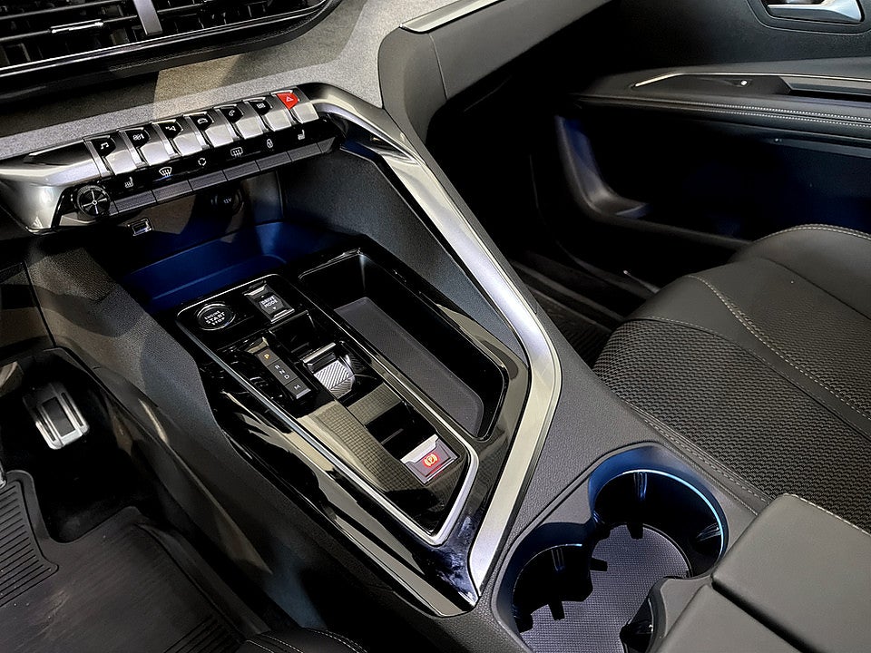 Bild på Peugeot 5008 GT Black Pack 1.2 PT 130hk Aut 7-SITS B-KAMERA CARPLAY