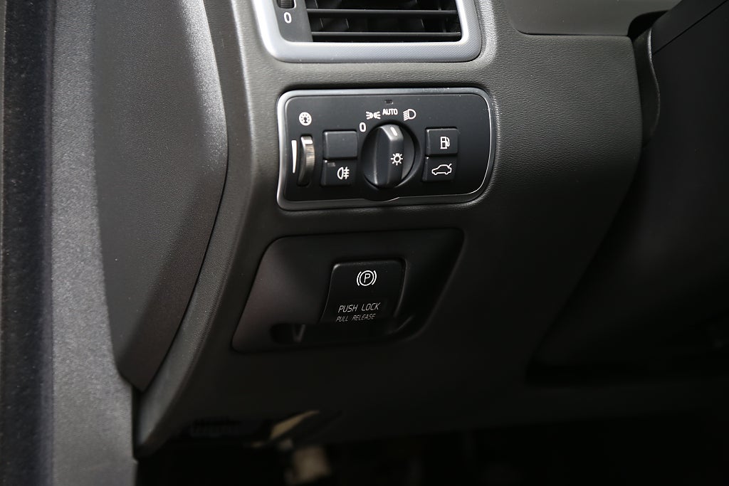 Volvo V70 D4 181hk Momentum BLIS Kamera Motorv VOC Dragkrok 2015