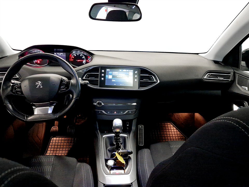 Bild på Peugeot 308 sw SW Allure 1.2 PT 130hk PANORAMA