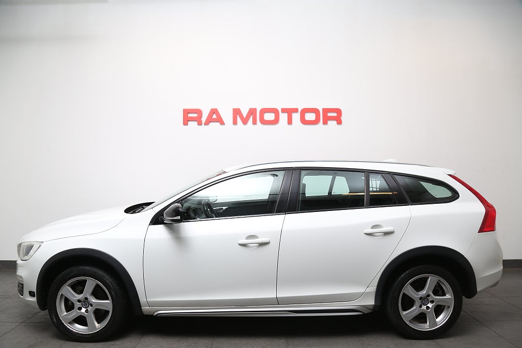 Volvo V60 Cross Country D3 150hk Momentum Aut Nybesikt Värmare Motorv 2017