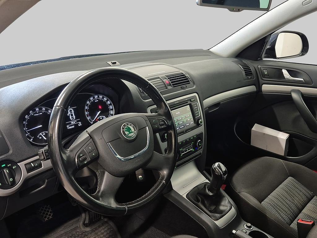 Skoda Octavia Kombi 1.6 TDI Elegance Vhjul 105 hk