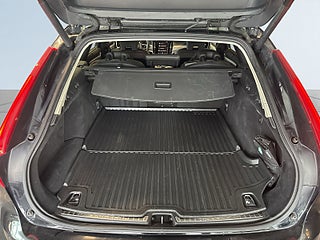 Volvo V90 D3 AWD Aut Momentum Advanced Dvärm/Drag/Kamera/Ad.Fhåll
