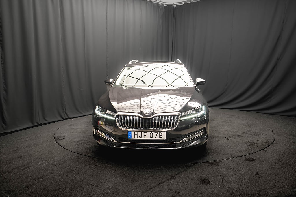 Skoda Superb TSI BUSINESS STYLE PANO B-VÄRM DRAG KAMERA CANTON