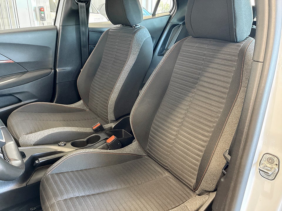 Bild på Peugeot 2008 Active 1.2 PT 130hk Aut CARPLAY BACKSENSORER