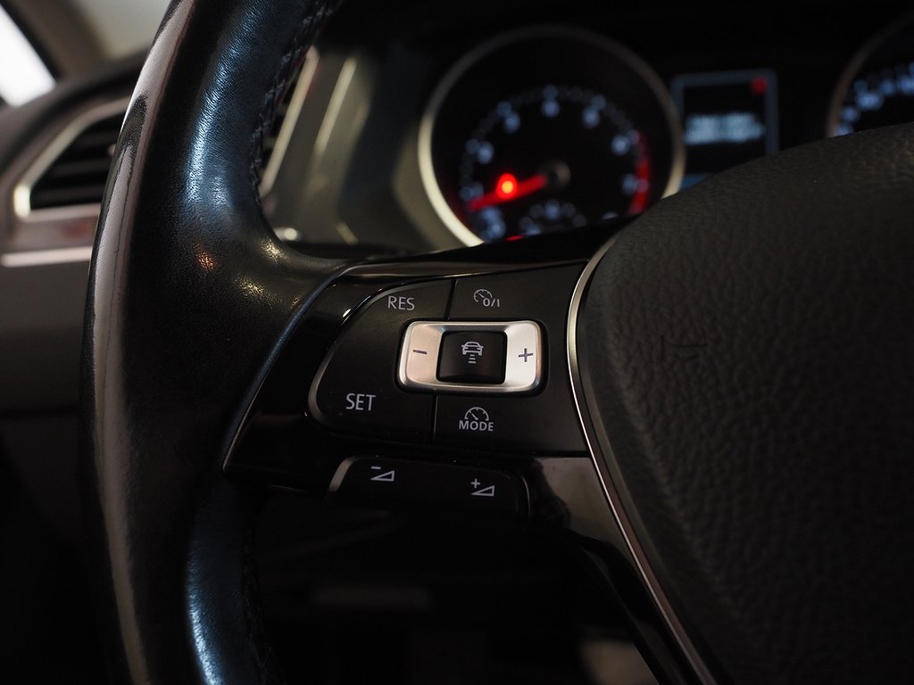 Volkswagen Tiguan 1.4 TSI 150hk 4Motion Drag Kamera Värmare 2017