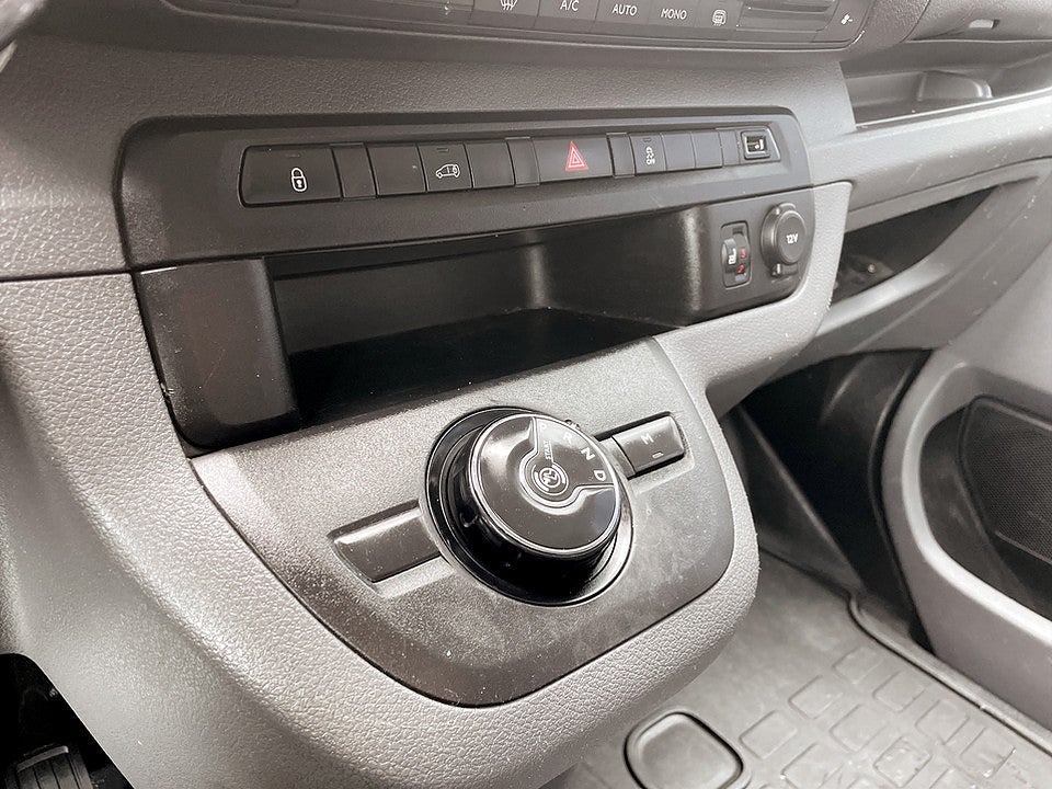 Bild på Peugeot Expert PRO+ L3 BHDi 180hk Aut Värmare Inredning