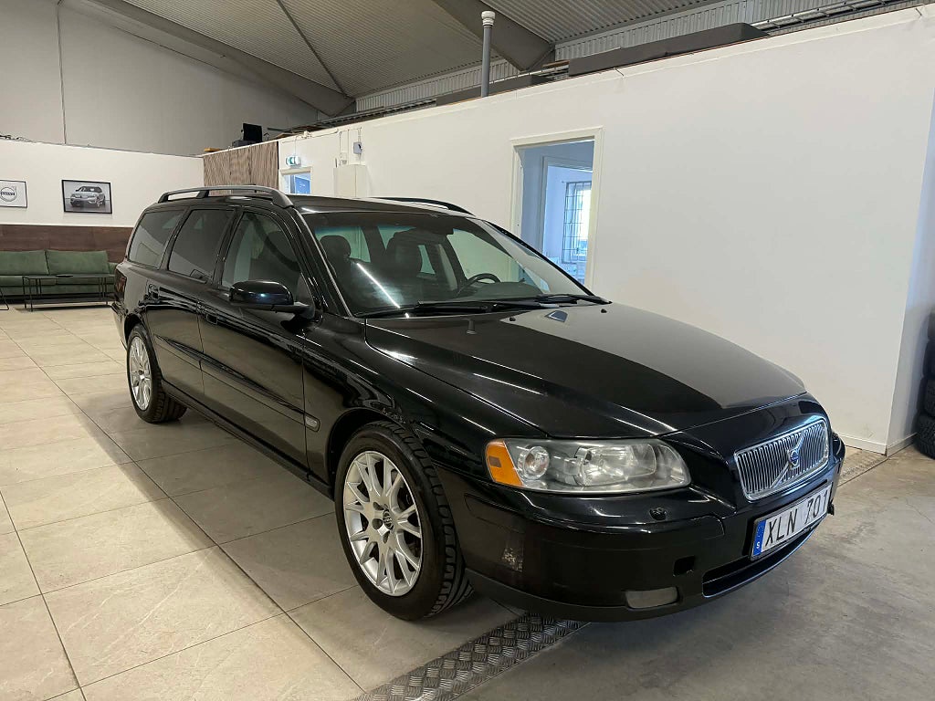 Volvo V70 2.5T Kinetic Avtagbar Dragkrok / Nybesiktad / Spacebal