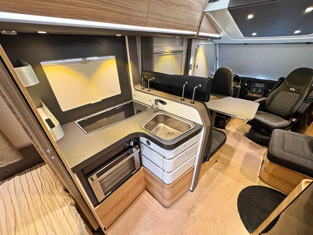 Adria Sonic I 700 SLT Enkelsängar Toa bak 4400 kg