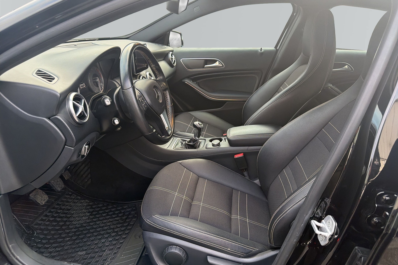 Mercedes-Benz A 180 Urban Backkamera 2015 - miniatyr 9