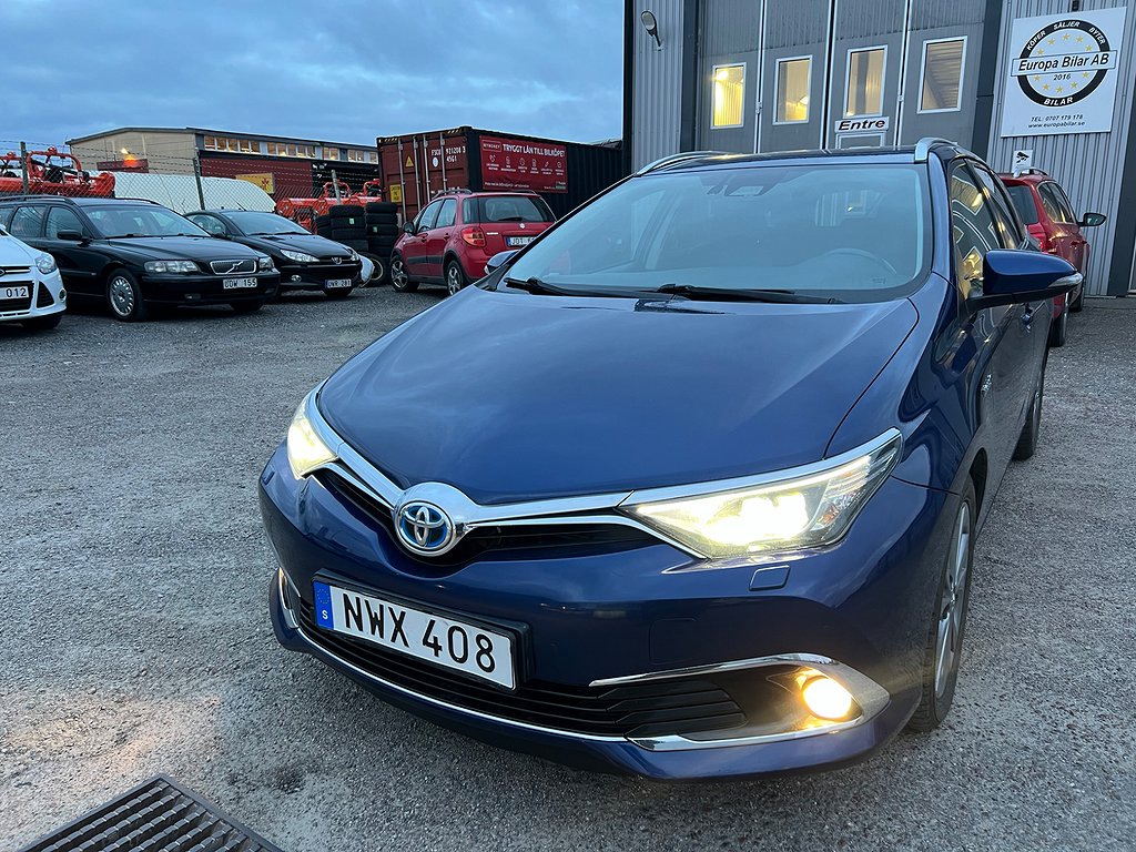 Toyota Auris  Hybrid e-CVT Executive AUTOMAT M-VÄRMARE 136HK