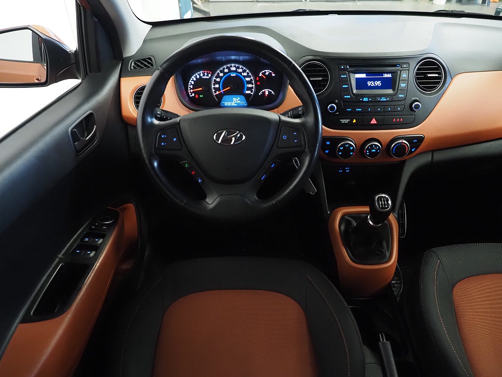 Hyundai i10 1.0 ComfortPlus 67hk Motorvärmare P-Sensorer Rattvärme 2014