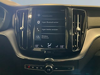 Volvo XC60 B4 AWD Aut Momentum Drag Kamera Värmare Rattvärme S&V – bild 15