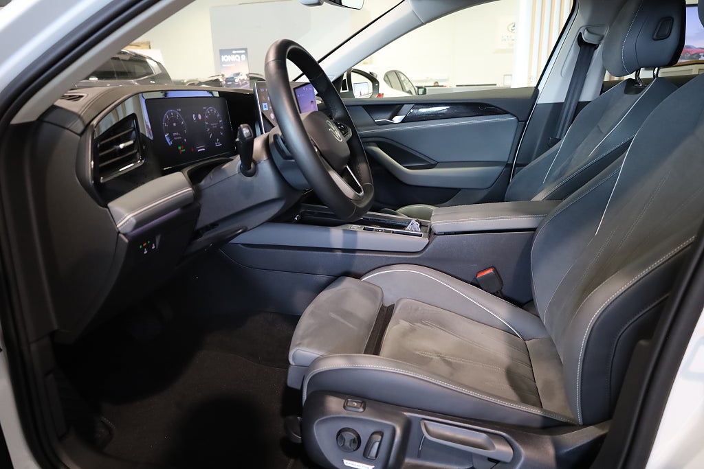 Volkswagen Passat Sportscombi 1.5 eTSI AUT Business Drag Värmare Massage 2025