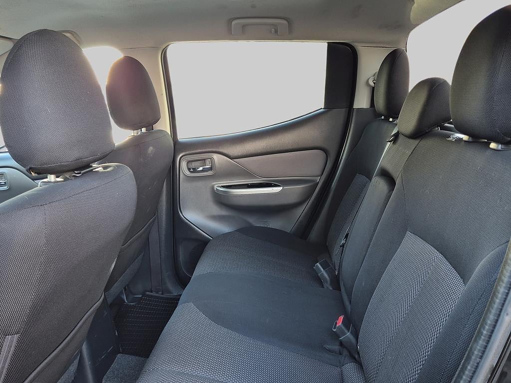 Mitsubishi L200 Double Cab Komfort Manuell 4WD Parkv Vhjul