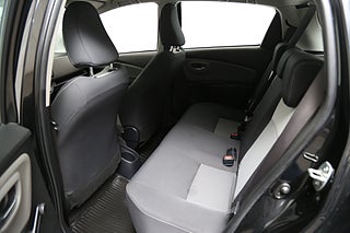 Halvkombi Toyota Yaris 17 av 23