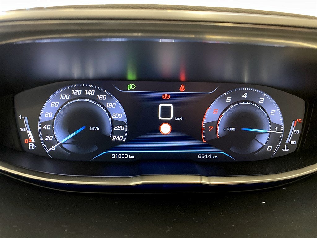 Bild på Peugeot 3008 Active 1.2 130hk - CARPLAY, P-SENSORER