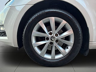 Skoda Octavia Kombi 1.5 TSI SoV-Däck/Kamera/P-sens/Skinn/Lågskatt – bild 14