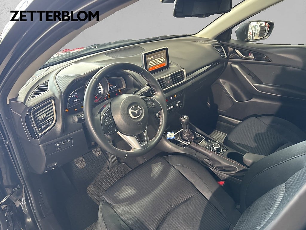 Sedan Mazda 3 8 av 15