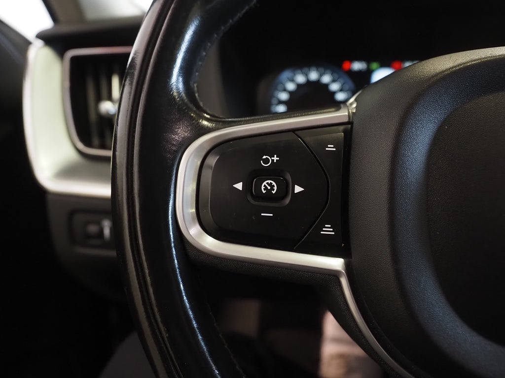 Volvo XC60 D4 AWD Geartronic 190hk Momentum Drag D-Värm 2019